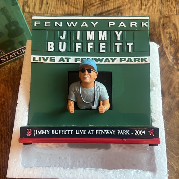 Exclusive item: Jimmy Buffett live at Fenway Park - 2004 Commemorative Statue - Picture 3 of 5